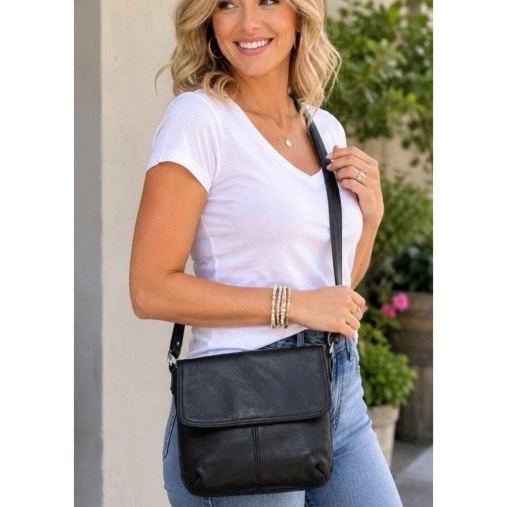 Coldwater Creek Black Leather Crossbody Organizer Handbag purse Bag 7”x9”